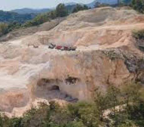 Viceministro Medio Ambiente confirma Gobierno ejecuta remediación ambiental en Cuevas del Pomier.